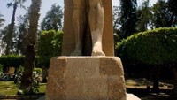 Patung Ramses yang terbuat dari batu marmer