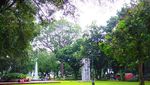 Bertemu Pembuat Aksesoris Kayu di Taman Suropati