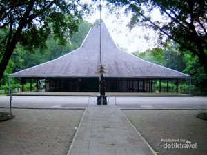Bertemu Raja Brawijaya & Patih Gajahmada di Pendopo Agung Trowulan, Mojokerto