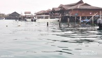 Pulau Mabul adalah pusat wisata diving dan merupakan pulau terdekat dengan Pulau Siapdan.