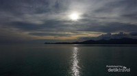 Pemandangan Sore Langit di Pulau Gili Noko
