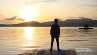 Ketika Saya Menghadap Matahari Yang Mulai Tenggelam di