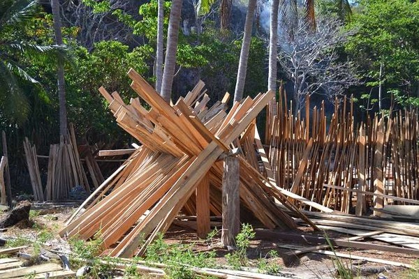 Bingkai Makna dan Tradisi dalam Kerajinan Perahu Pinisi