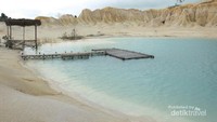 Keindahan Indonesia, Gurun Pasir  Danau Biru di Desa Busung, tercipta alami dari bekas galian pasir.