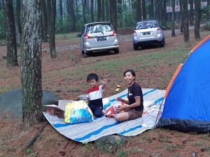 Bisa! Camping di Gunung Pancar Bogor Bareng Keluarga