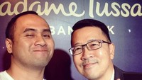 Berfoto dengan Mr. Noppadon Prapimpunt, Head of Bangkok Cluster for Merlin Entertainments ( Madame Tussauds Bangkok )