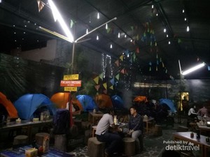 Bisa, Kulineran Sambil Camping di Kafe Tangerang