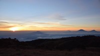 Pagi hari di puncak Prau