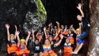 Sorak sorai dari peserta susur sungai