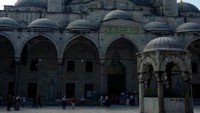 Blue Mosque dilihat dari pelataran