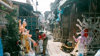 Di gang sempit inilah berjajar rumah-rumah workshop pembuat patung