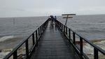 Bosan dengan Laut Biru, Pantai di Sini Berair Hitam
