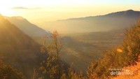 Desa Sukapura terlihat dari Bukit Kingkong