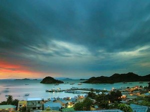 Buka Baju, Terjun & Selami Keindahan Laut Labuan Bajo
