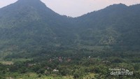 Pemandangan alam yang cantik dari atas podium