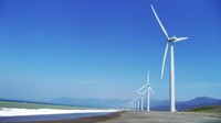 Bangui windmills Ilocos Norte , wisata pantai sekaligus kincir angin . Inilah pemandangan spektakuler kincor angin di sepanjang garis pantai dengan background gunung dan perbukitan.