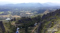 Pemandangan kota Makale dan gunung-gunung yang mengelilingi Toraja terlihat indah,sejuk dan damai
