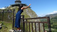 Patung Yesus Memberkati terletak di puncak bukit Buntu Burake sekitar 4KM dari pusat kota Makale,Toraja