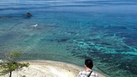 Dari atas bukit di Pulau Baling-Baling