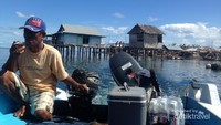 Pemandangan Desa Tumbak dari boat menuju ke cottage