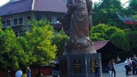 Patung Besar Laksamana Cheng Ho yang terdapat di pelataran.