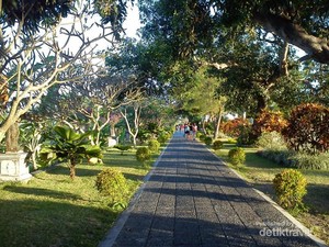 Bukan Cuma Pantai, Bali Juga Punya Istana Indah