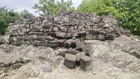 Candi ini terletak di perbatasan