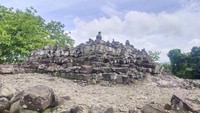 Candi ini bercorak agama Buddha.