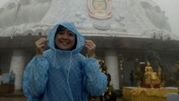 Kabut tebal dan hujan saat di Big Buddha