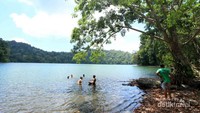 Kalian bisa berenang disini, namun tetap harus berhati hati