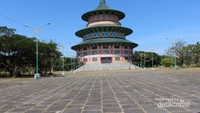 Pagoda terlihat dari depan.