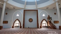 ruangan di dalam masjid Istiqlal Sarajevo