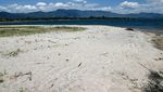 Bukan di Lombok, Ini Pantai di Danau Toba, Sumpah!