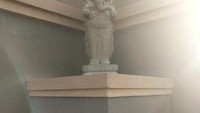 PATUNG DEWA GANESHA YANG BERADA DI TENGAH MONUMEN