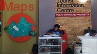 SOUVENIR SHOP DAN DI DALAMNYA TERDAPAT TOURIST INFORMATION CENTRE