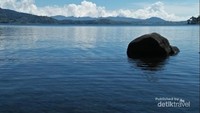 danau diatas yang bisa dikunjungi dan airnya sangat dingin serta menyegarkan
