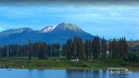 puncak gunung Talang yang masih aktif