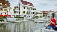 Menikmati Kali Besar dengan dermaga-dermaga apungnya