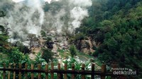 Pemandangan atas Kawah Rengganis