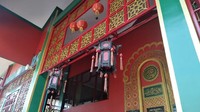 Salah satu ornamen kaligrafi di Masjid Cheng Hoo