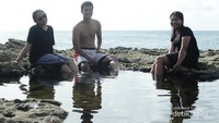 Berendam di Kolam.