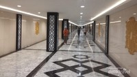 Ruangan bawah tanah menuju masjid dari parkiran