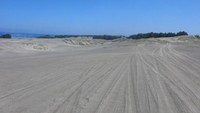 Bukit pasir Paoay terletak di sisi Pantai Suba