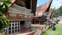 Suasanan perkampungan adat Batak di pulau Sibandang