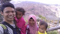 Tak lupa berswafoto di puncak KB Mangunan