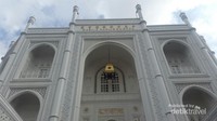 Tiang-Tiang Masjid Membuat Masjid Ramlie Musofa Lebih Elegan