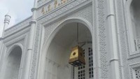 Ornamen yang Begitu Unik Membuat Masjid Tak Sepi Disambangi Pengunjung