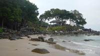 Pantai Bukit Batu disisinya yang berpasir