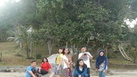 Santai bersama di Pantai Bukit Batu