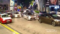 Suasana jalanan di kala malam